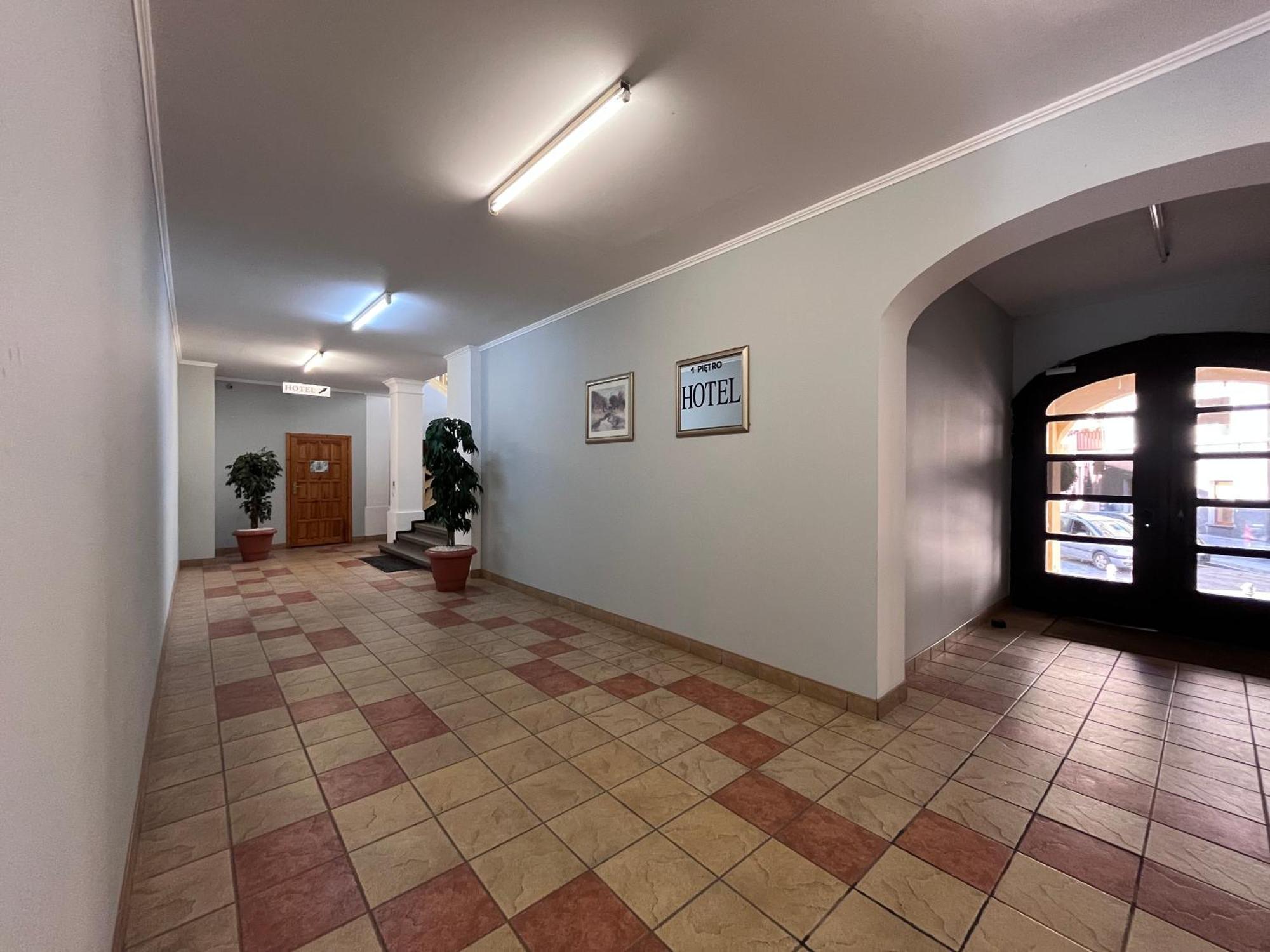 Hotel Polonia Namysłów Екстериор снимка